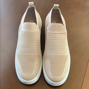 Steve Madden: Slip on sneakers